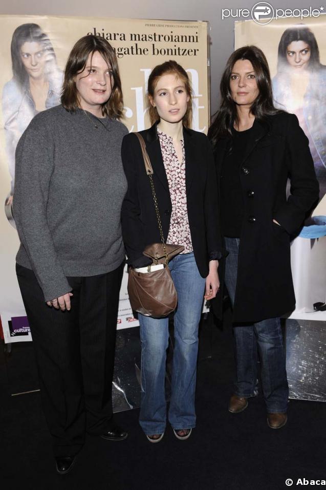 Sophie Fillières, Agathe Bonitzer et Chiara Mastroianni lors de la première à Paris du film Un chat un chat de Sophie Fillières le 24 mars 2009