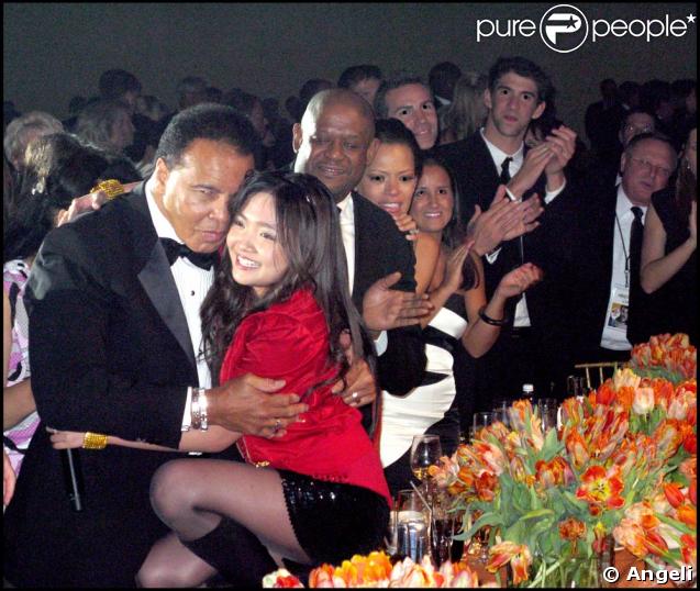 Mohamed Ali et ses invités à la soirée de charité contre la maladie de Parkinson