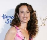  Andie MacDowell lors de la soirée de charité Dress to Kilt organisée par Sean Connery et sa femme Lady Micheline le 30 mars 2009 