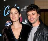 Carrie-Anne Moss et son mari Steven Roy en novembre 2003 