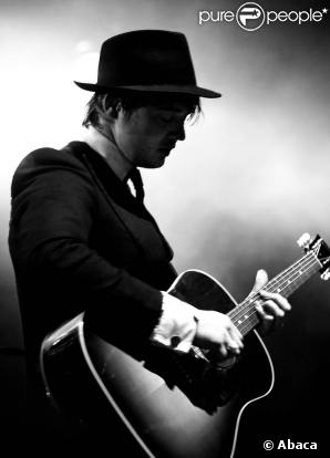 Pete Doherty défend son premier album solo,  Grace/Wastelands , sur la scène du Troxy de Londres