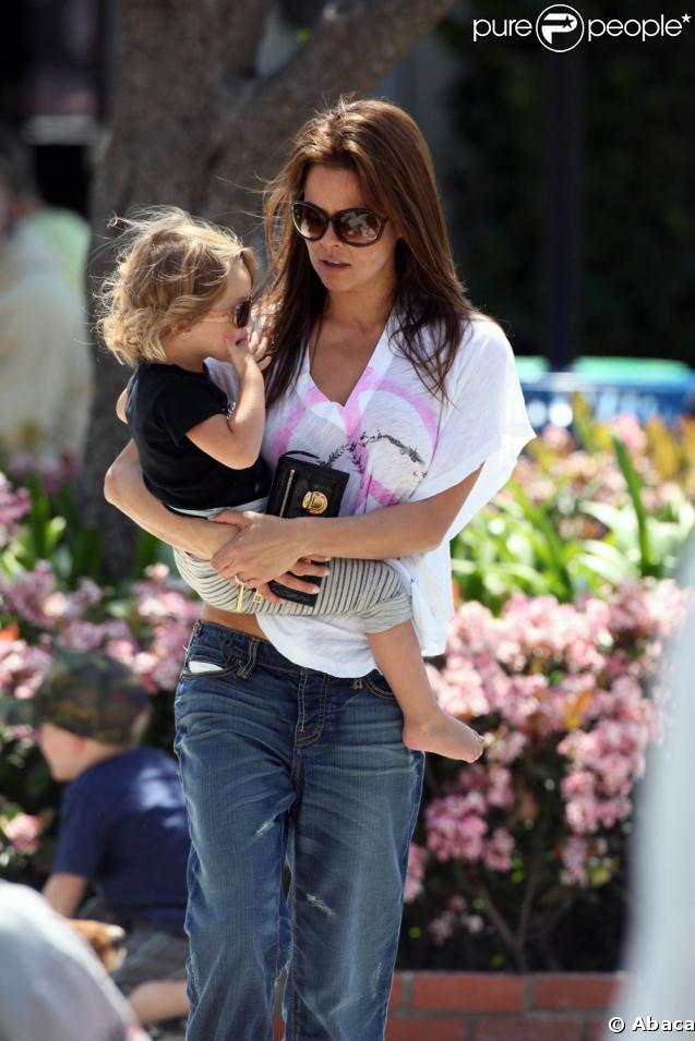 Brooke Burke une maman parfaite avec ses enfants au parc de Malibu le 5 avril