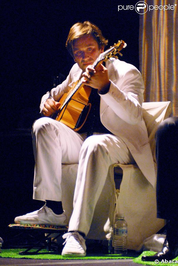 Thomas Dutronc dans son spectacle 'Les Esprits Manouches et Thomas Dutronc'