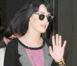 Katy Perry, de retour à son hôtel de Manhattan, après une journée de shopping et avant son dernier concert new-yorkais, le 8 avril 2009 !