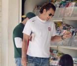 Gavin Rossdale se promène avec Kingston et la nounou, le 6 avril 2009