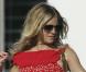 En shopping à L.A avec une amie, Sienna porte une petite robe fleurie rouge, à croquer ! 