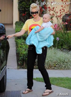 Gwen Stefani, son mari Gavin Rossdale et leurs deux fils Zuma et Kingston, fêtent Pâques en famille à San Fernando Valley