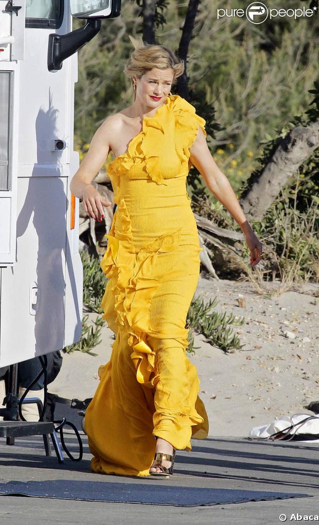 Le top model Carolyn Murphy en shooting à Malibu le 17 avril 2009