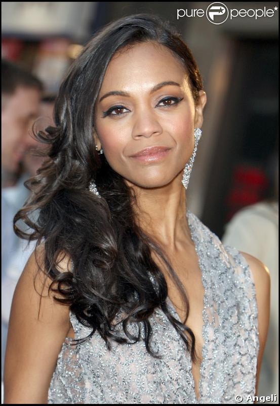 La superber Zoe Saldana à la première de Star Tek à Londres hier soir