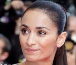 Rachida Brakni, l'une des ambassadrices de charme de L'Oréal ! Son maquillage nude lui fait un teint parfait qui met en valeur ses traits fins et ses yeux en amande. 