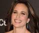 Andie McDowell, le 20 février dernier à L.A, rayonnante lors d'un Gala caritatif pour l'UNICEF ! Sa bouche rosée et son teint frais laissent place à un regard mordoré encadré de longs cils charbonneux.
