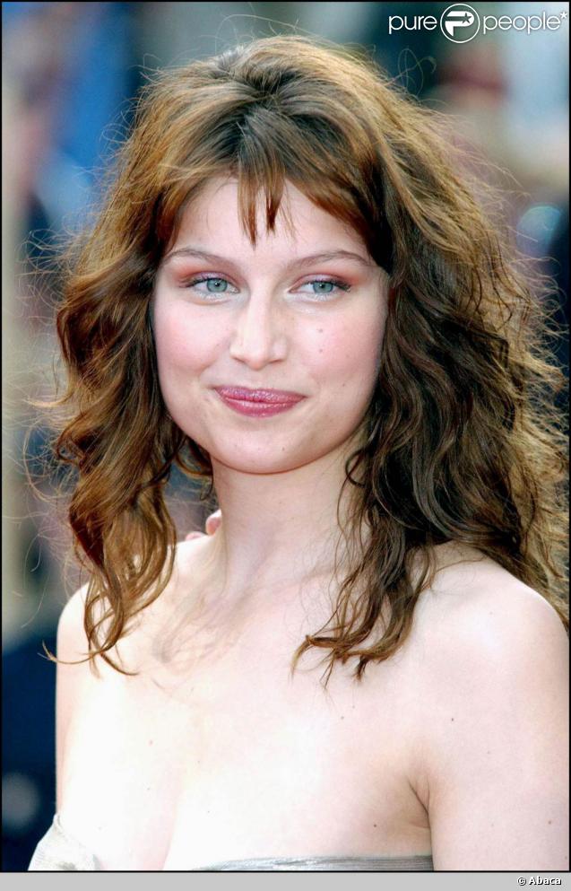 Laetitia Casta, radieuse à Cannes ! Ses lèvres roses sont mises en valeur par son teint de porcelaine.
