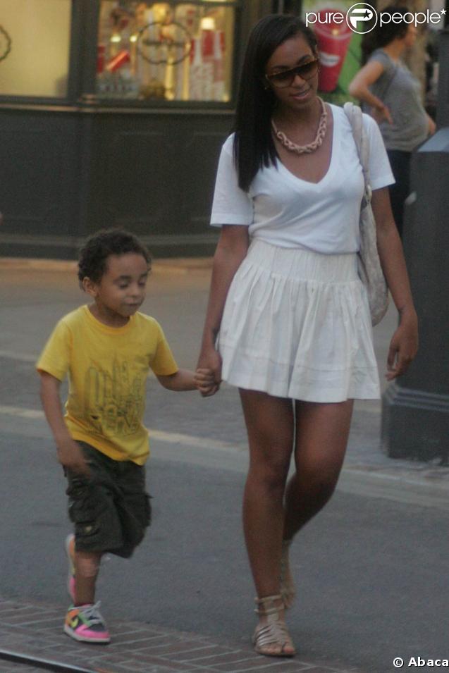 Solange Knowles et son petit Daniel, main dans la main dans les rues de Los Angeles hier.