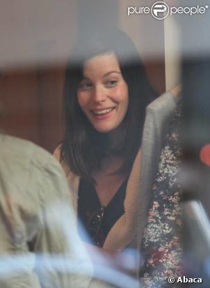 Liv Tyler s'est visiblement beaucoup amusée durant sa séance shopping chez Isabel Marant !