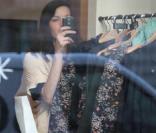 Liv Tyler a eu l'air de beaucoup apprécier les vêtements de la créatrice... Et les a même pris en photo ! 