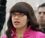 Tournage d'Ugly Betty autour du City Hall à New York le 24 avril 2009 : America Ferrera dans un look improbable ! 