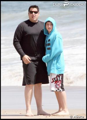 Greg Grunberg, sa femme Elizabeth et leurs trois enfants Jake, Sam et Ben s'éclatent à Malibu. 26/04/09