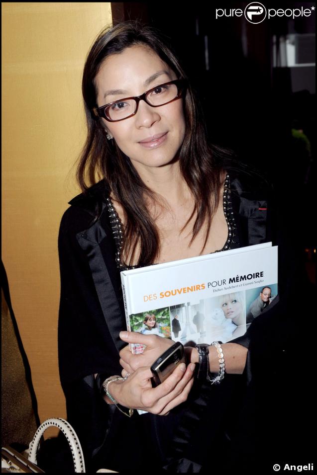 Michelle Yeoh lors de la soirée de lancement du livre Des souvenirs pour mémoire de Didier Audebert et Gianni Soglia, à l'hôtel Fouquet's Barrière, le 27/04/09