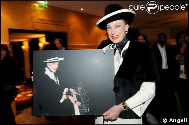 Geneviève de Fontenay lors de la soirée de lancement du livre Des souvenirs pour mémoire de Didier Audebert et Gianni Soglia, à l'hôtel Fouquet's Barrière, le 27/04/09