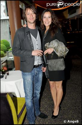 Zoé Félix et son compagnon Benjamin Rolland lors de la soirée de lancement du livre Des souvenirs pour mémoire de Didier Audebert et Gianni Soglia, à l'hôtel Fouquet's Barrière, le 27/04/09