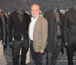 François Berléand entouré de mannequins décapités, lors de la soirée-anniversaire pour les 10 ans de la collection femme de la marque IKKS, dans leur boutique rue d'Argout, à Paris, le 29 avril 2009 !
