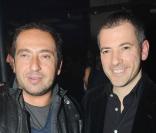 Les copains Patrick Timsit et Bruno Putzulu, lors de la soirée-anniversaire pour les 10 ans de la collection femme de la marque IKKS, dans leur boutique rue d'Argout, à Paris, le 29 avril 2009 !