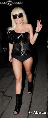 Lady Gaga en mode vinyle... Toujours dans la provocation !