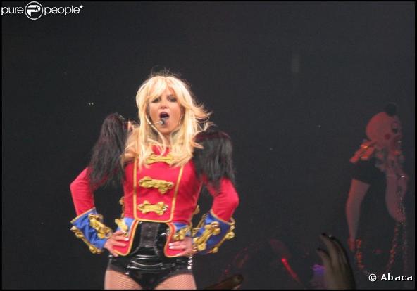 Britney Spears en pleine tournée mondiale n'échappe pas à la règle et dégaine le body !