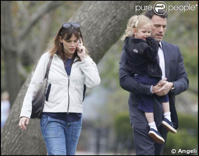 Jennifer Garner, Ben Affleck et leurs deux petites princesses se retrouvent à Boston.