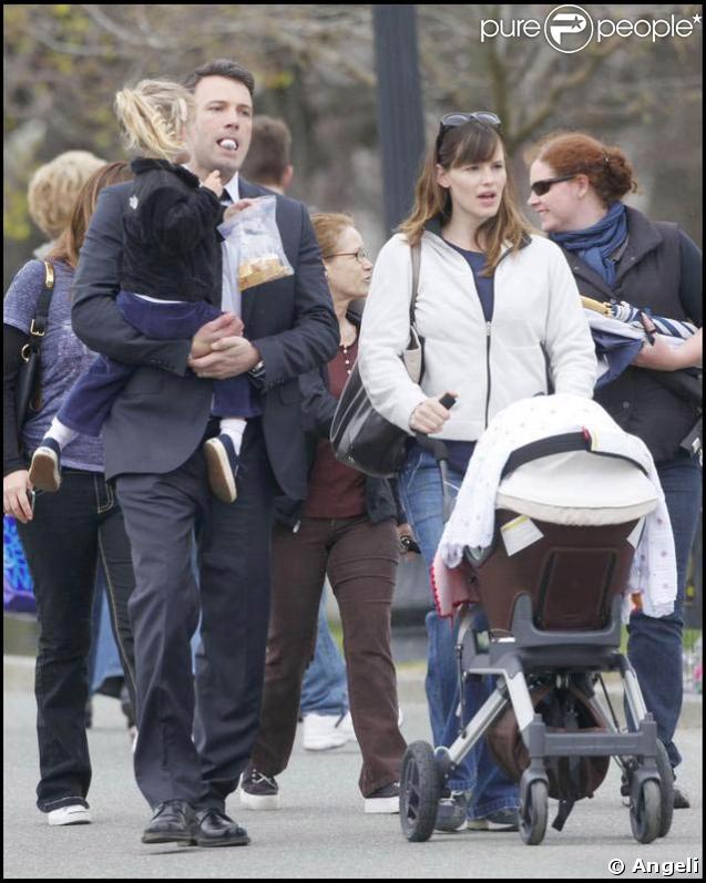 Jennifer Garner, Ben Affleck et leurs deux petites princesses se retrouvent à Boston.