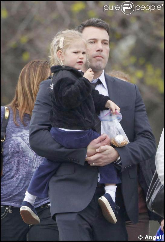 Jennifer Garner, Ben Affleck et leurs deux petites princesses se retrouvent à Boston.