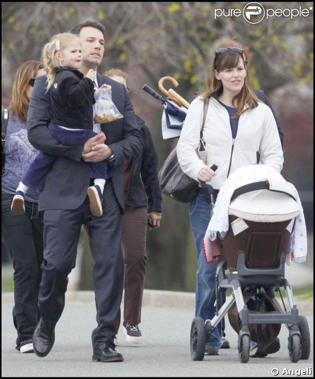 Jennifer Garner, Ben Affleck et leurs deux petites princesses se retrouvent à Boston.