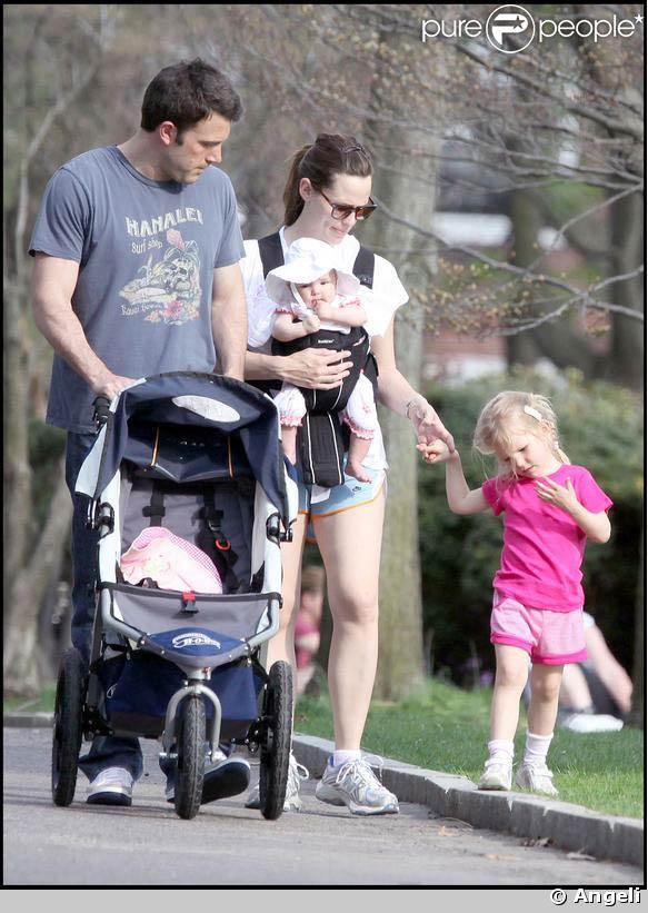 Jennifer Garner, Ben Affleck et leurs deux petites filles, à Boston.