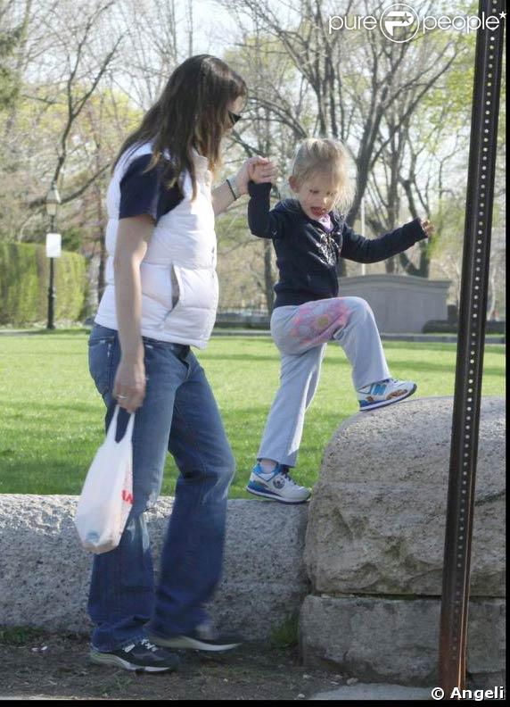 Jennifer Garner et Violet s'apprêtent à quitter L.A pour rejoindre Ben Affleck à Boston. 