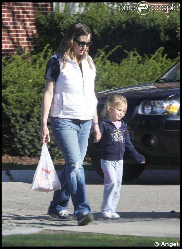 Jennifer Garner et Violet s'apprêtent à quitter L.A pour rejoindre Ben Affleck à Boston. 