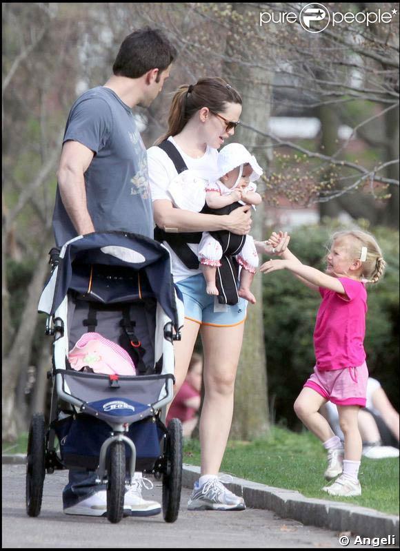 Jennifer Garner, Ben Affleck et leurs deux petites filles, à Boston.