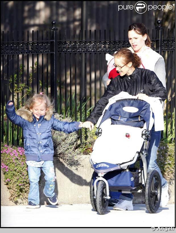 Jennifer Garner, Ben Affleck et leurs deux petites filles, à Boston.
