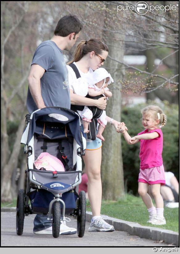 Jennifer Garner, Ben Affleck et leurs deux petites filles, à Boston.