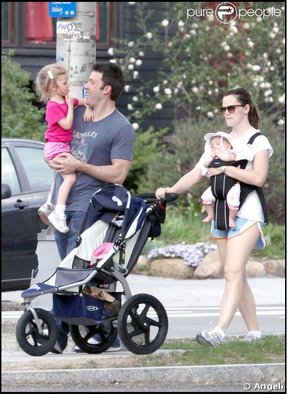 Jennifer Garner, Ben Affleck et leurs deux petites filles, à Boston.