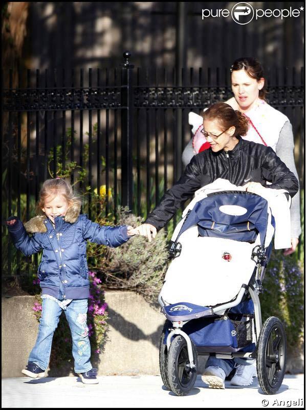 Jennifer Garner, Ben Affleck et leurs deux petites filles, à Boston.