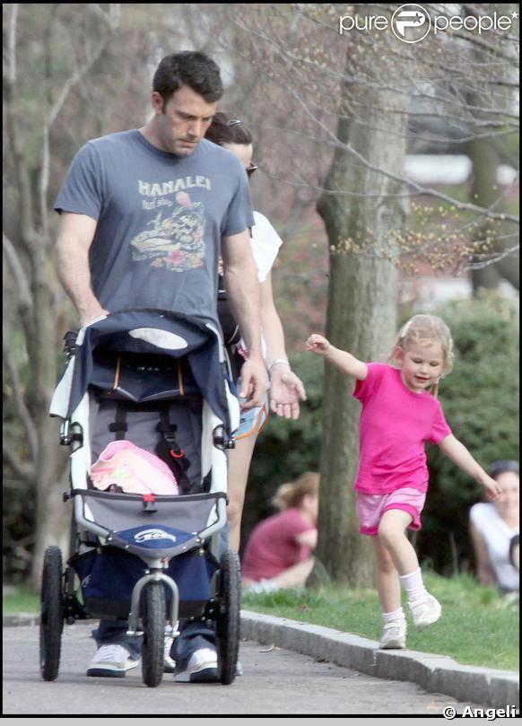 Jennifer Garner, Ben Affleck et leurs deux petites filles, à Boston.