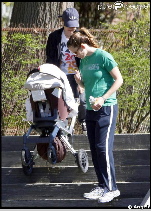 Jennifer Garner, Ben Affleck et leurs deux petites filles, à Boston.