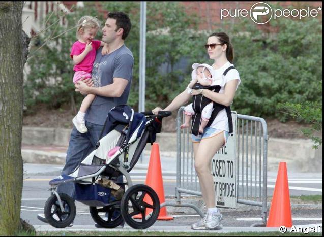 Jennifer Garner, Ben Affleck et leurs deux petites filles, à Boston.