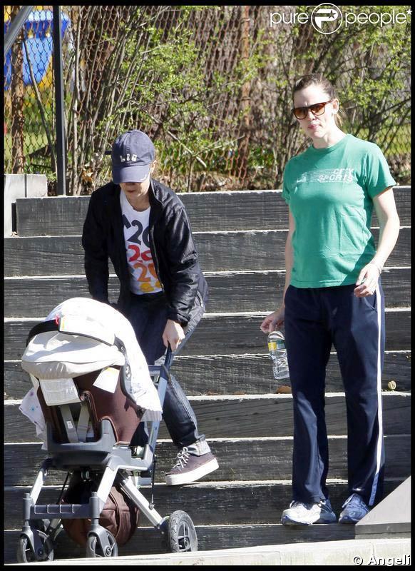 Jennifer Garner, Ben Affleck et leurs deux petites filles, à Boston.