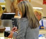 Patsy Kensit et son mari Jeremy Healy font du shopping chez Harrods à Londres le 2 mai 2009