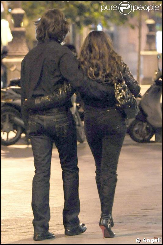 Lorenzo Lamas et sa petite-amie Silvia Pantoja à Madrid le 6 mai 2009 pour une balade romantique