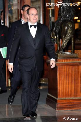 Le prince Albert II pour la soirée en l'honneur d'Elie Wiesel à Monaco le 6 mai 2009 à l'Hôtel de Paris