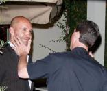 Billy Zane très élégant à la soirée privée du 7 mai de Catherine Malandrino la styliste française. Un policier le trouve très beau ! 