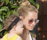 Nicole Richie, toujours aussi épanouie, est de retour à Los Angeles... avec son adorable fille !