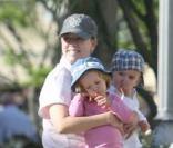 Melissa Etheridge prend en photos sa femme Tammy Lynn Michaels et ses deux enfants 